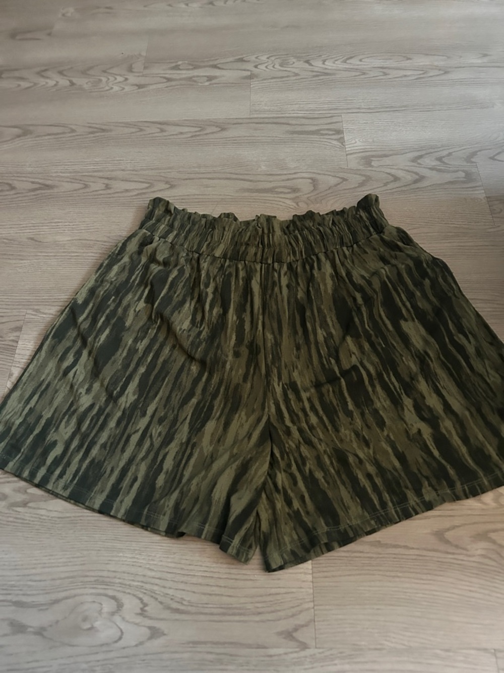 LuLaRoe Olive & Dark Green Wave-Pattern High Waist Shorts 🌈